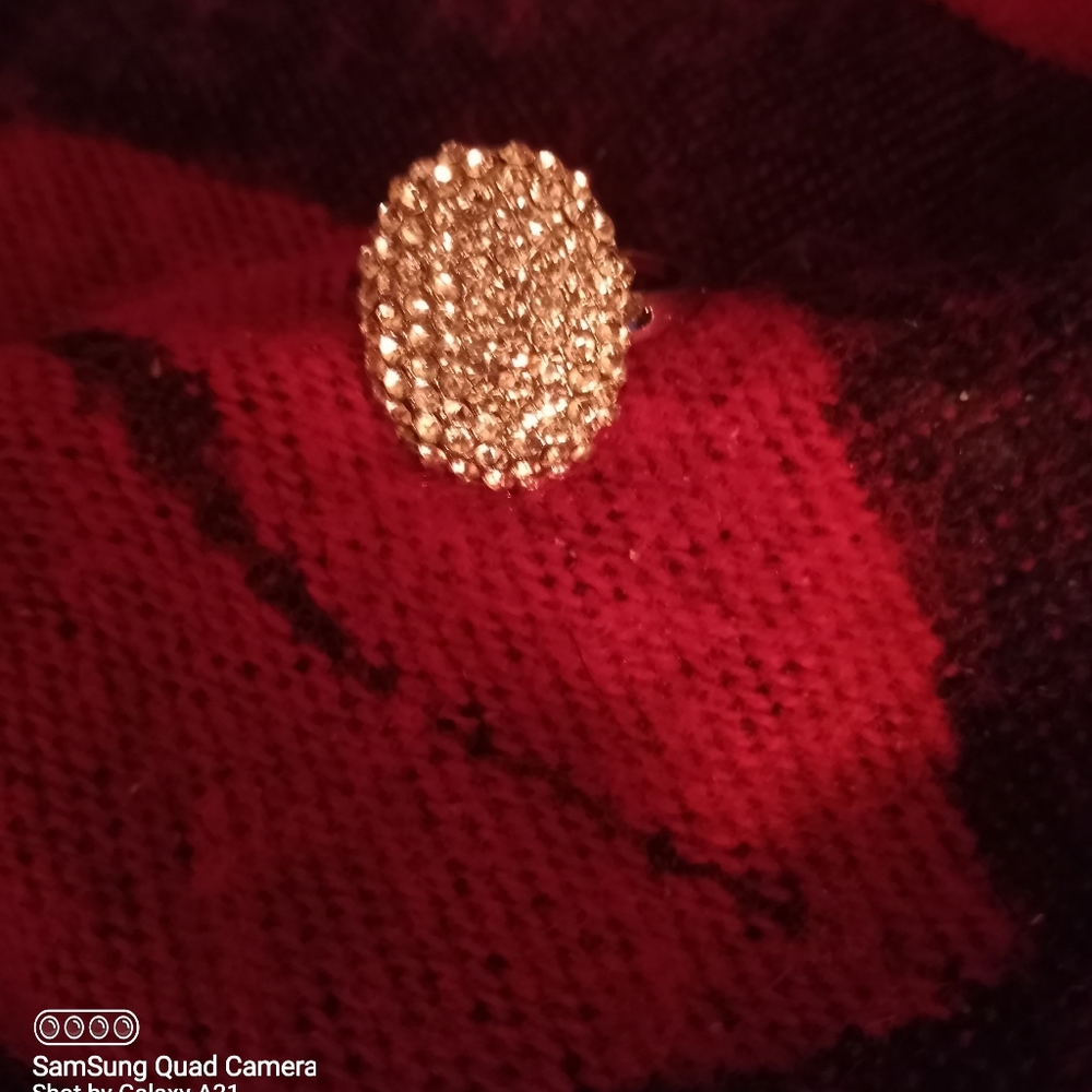 Gorgeous sparkle womans ring